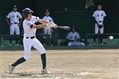 満開の桜と鳥海山、繊細なタッチで 由利本荘市・新美会、カダーレで2
