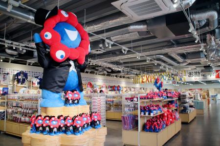万博グッズの公式ストアが内覧会 集客の鍵に、利便性には懸念も｜秋田