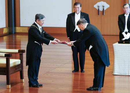 皇居で春の叙勲、大綬章親授式 大島元衆院議長ら｜秋田魁新報電子版