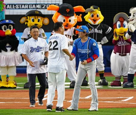 98年日本一バッテリーが始球式 佐々木主浩さんと谷繁元信さん｜秋田