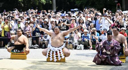 時代物、愛知県の出身、あずまうら権之助、力士の化粧回し、縦２００ｃｍｘ横５０ｃｍ 新横綱大の里、四股などで調整 富士山の化粧まわし贈呈（共同