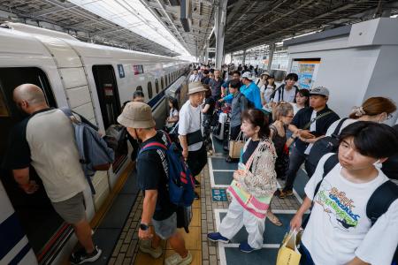 新幹線、Uターンラッシュ 空の便も混雑、お盆休み最終日｜秋田魁新報