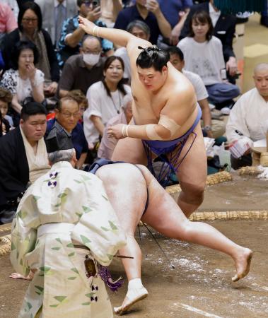 横綱、大関陣はそろって2連勝 大関とりの若隆景が初白星｜秋田魁新報