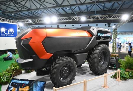 水素で動く自動運転トラクター クボタが万博会場で公開、世界初｜秋田