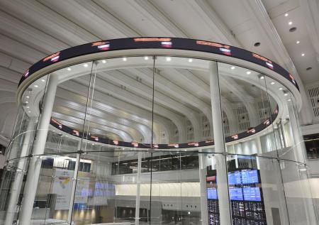 東証反落、午前終値492円安 米国株下落を嫌気（写真）｜秋田魁新報
