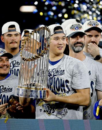 大谷翔平MVP 大谷翔平が3年連続MVPを受賞🏆 新たな伝説を記念したレリックオート