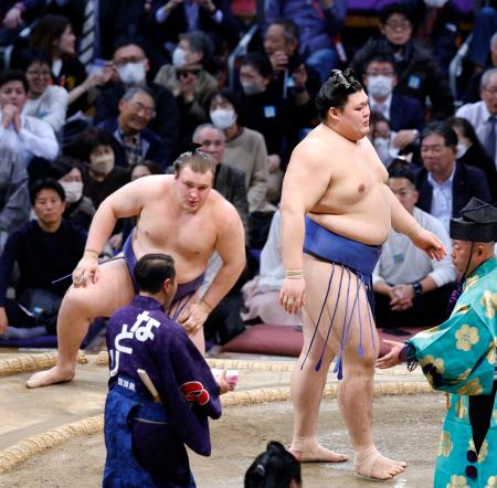 大の里、豊昇龍は2敗守り首位 安青錦は3敗に後退｜秋田魁新報電子版