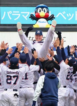 村上宗隆「当たって砕けろ」 ヤクルトファンに感謝と意気込み｜秋田魁