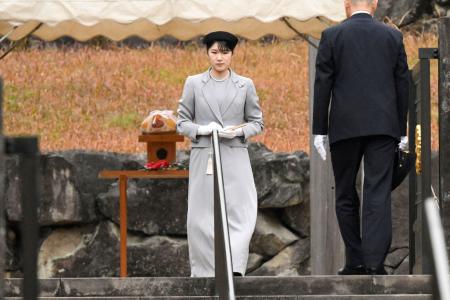 愛子さま、昭和天皇陵参拝 ラオス訪問を報告｜秋田魁新報電子版
