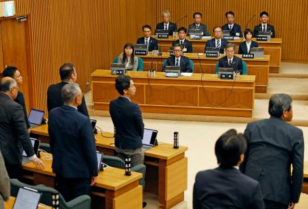 福井知事辞職、県議会が同意 複数職員にセクハラ文面｜秋田魁新報電子版