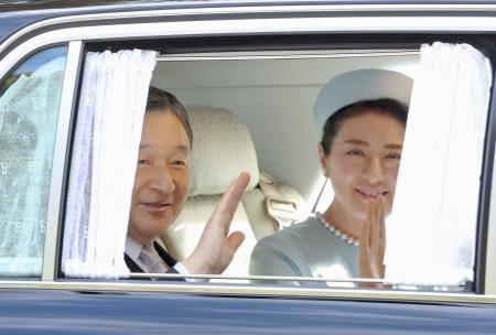 天皇皇后両陛下をお迎えして 上皇さまの92歳祝う 両陛下、仙洞御所を訪問｜秋田魁新報電子版