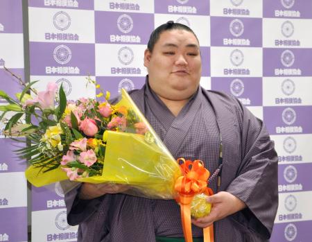 腰痛悪化で「心が折れた」 元幕内大翔鵬が引退会見｜秋田魁新報電子版