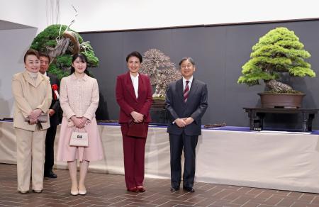 純銀製 盆栽 置物 皇太子雅子妃御成婚記念 天皇ご一家、国風盆栽展を鑑賞 五葉松に「素晴らしいですね」｜秋田魁