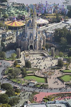 ディズニー運営会社、売上高最高 26年3月期、客単価増加｜秋田魁