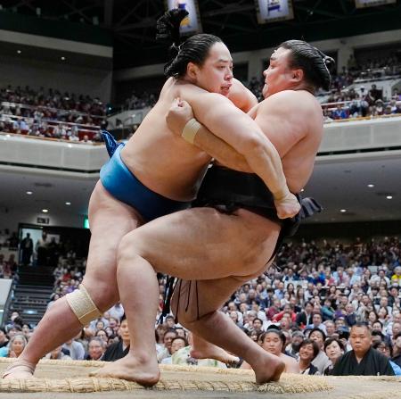 39代木村庄之助が差し違え 立行司に昇進後は初めて｜秋田魁新報電子版