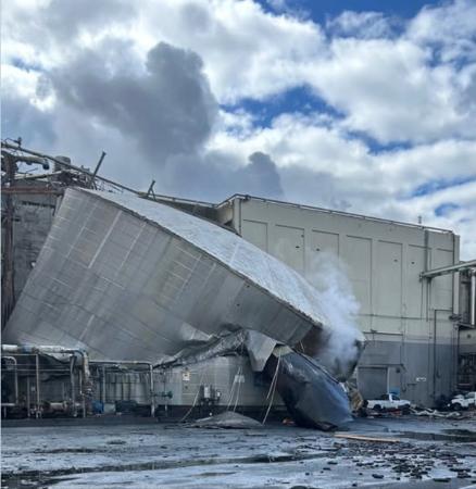 満州の古い写真８１枚、新聞の切抜２８枚が、貼り付け、建築　死体、自動車、戦闘機 不明者9人、生存望みなし 米の日系工場、死者2人に｜秋田魁新報電子版