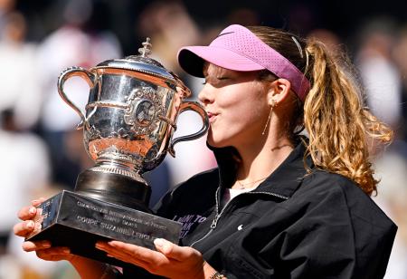 19歳のアンドレエワ初優勝 全仏テニス女子シングルス｜秋田魁新報電子版