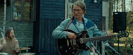 デンマークはポエムで狂気 マッツ・ミケルセンが主演映画「さよなら
