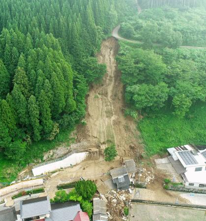 雨がないのに土砂崩れ、女性骨折 大分県が原因調査｜秋田魁新報電子版