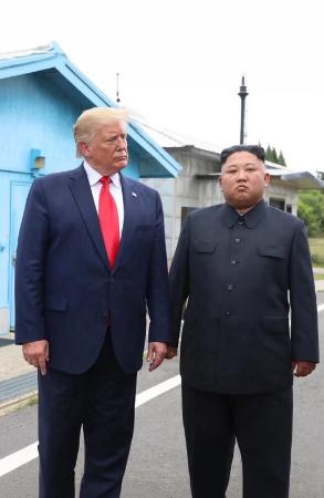 金正恩氏との写真を投稿 トランプ氏「とても仲良し」｜秋田魁新報電子版