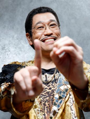 808を愛し、愛された PPAP10周年のピコ太郎 ｜秋田魁新報電子版